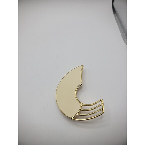 Vintage Monet Brooch Pin Beige Enamel Moon Shaped Cut Out Jewelry Costume - Picture 9 of 13